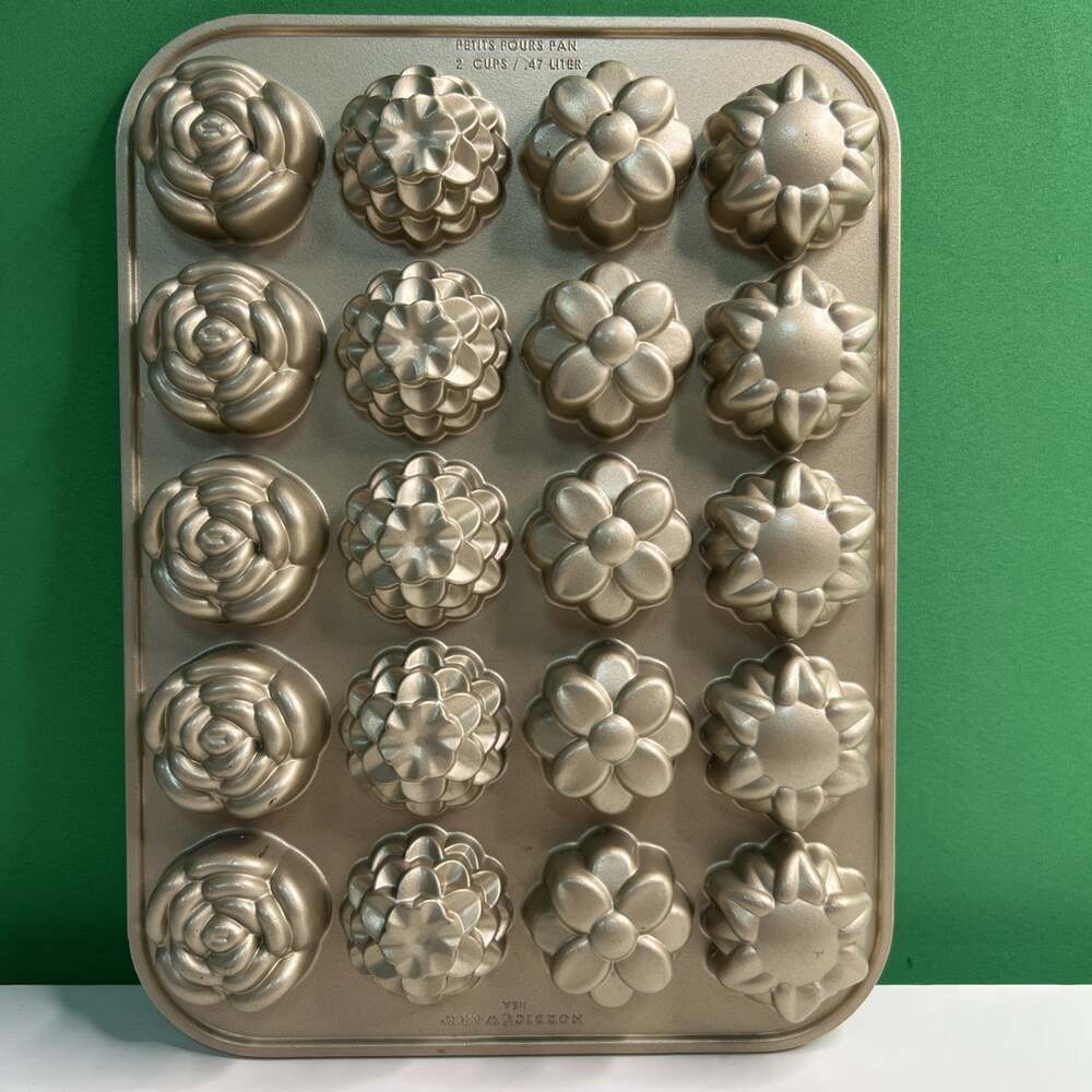 Nordic Ware Petits Fours Pan Cast Aluminum Floral Cakelet Mold 20 Cavity 2 Cups
